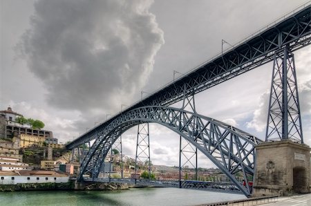 simsearch:400-04890310,k - Famous steel bridge Ponte dom Luis above connects Old town Porto with Vila Nova de Gaia at river Duoro, Portugal Photographie de stock - Aubaine LD & Abonnement, Code: 400-06093662