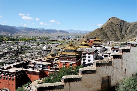 simsearch:400-07165260,k - Famous landmark of a historic lamasery in Shigatse,Tibet Foto de stock - Royalty-Free Super Valor e Assinatura, Número: 400-06093701