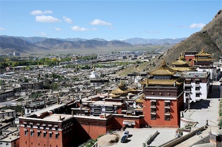 simsearch:400-07165260,k - Famous landmark of a historic lamasery in Shigatse,Tibet Foto de stock - Royalty-Free Super Valor e Assinatura, Número: 400-06093702