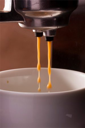 Automatic coffee espresso in style with an empty cup. Photographie de stock - Aubaine LD & Abonnement, Code: 400-06093911