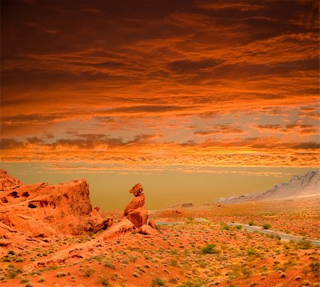 parque estatal del valle de fuego - View of the Valley of Fire in Nevada at sunset Foto de stock - Super Valor sin royalties y Suscripción, Código: 400-06104131