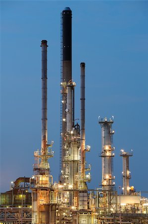 distillation - Refinery at night Photographie de stock - Aubaine LD & Abonnement, Code: 400-06104459