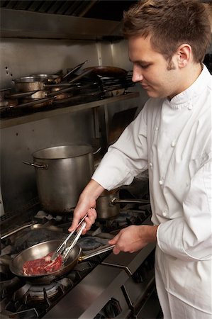 simsearch:400-06105151,k - Male Chef Preparing Meal On Cooker In Restaurant Kitchen Foto de stock - Super Valor sin royalties y Suscripción, Código: 400-06105174