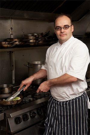 simsearch:400-06105151,k - Male Chef Preparing Meal On Cooker In Restaurant Kitchen Foto de stock - Super Valor sin royalties y Suscripción, Código: 400-06105171