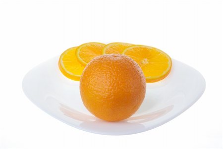 some peaces of orange on a plate isolated on a white Photographie de stock - Aubaine LD & Abonnement, Code: 400-06105700