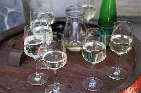 Glasses of Wine Photographie de stock - Aubaine LD & Abonnement, Code: 400-06106034