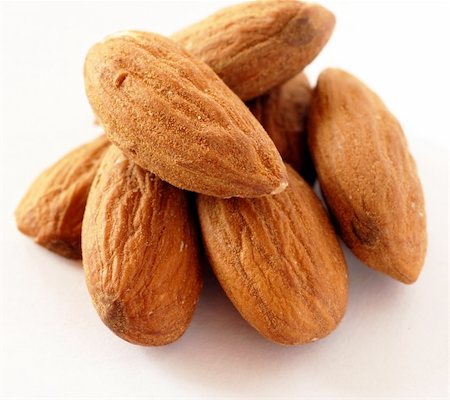 simsearch:400-07210943,k - brown raw almonds over white background macro Stock Photo - Budget Royalty-Free & Subscription, Code: 400-06106040