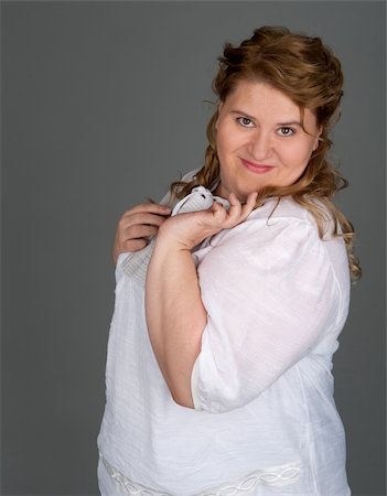 simsearch:400-07305387,k - cheerful fat woman on gray background Photographie de stock - Aubaine LD & Abonnement, Code: 400-06106268