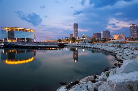 simsearch:400-06140945,k - Image of Milwaukee skyline at twilight with city reflection in lake Michigan and harbor pier. Stock Photo - Budget Royalty-Free & Subscription, Code: 400-06106642