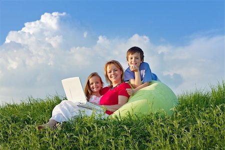 simsearch:6109-06005158,k - Woman with kids hanging out relaxing outdoors Photographie de stock - Aubaine LD & Abonnement, Code: 400-06106651