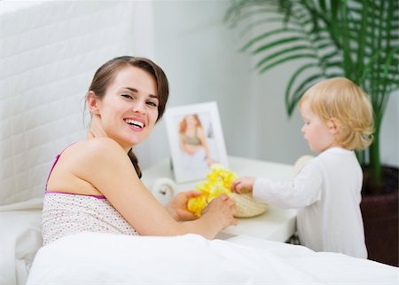Mother playing with baby in bedroom Stock Photo - Budget Royalty-Free & Subscription, Code: 400-06106771