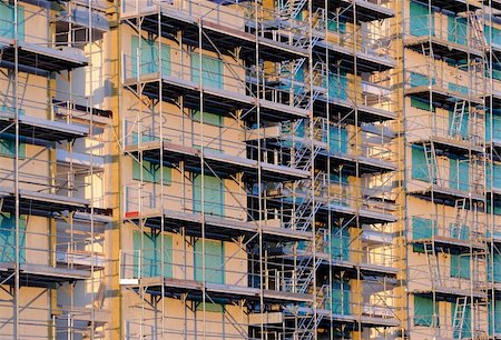 simsearch:400-05074551,k - scaffolding at a new building Foto de stock - Royalty-Free Super Valor e Assinatura, Número: 400-06107265