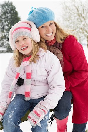 simsearch:400-05686748,k - Mother And Daughter Standing Outside In Snowy Landscape Fotografie stock - Microstock e Abbonamento, Codice: 400-06107506