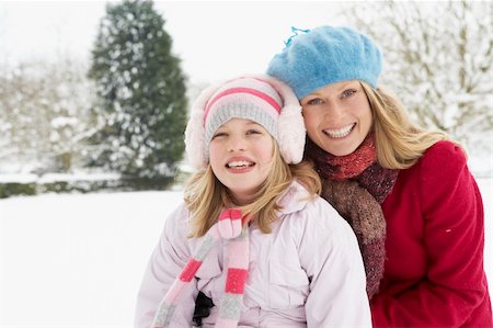 simsearch:400-05686748,k - Mother And Daughter Standing Outside In Snowy Landscape Fotografie stock - Microstock e Abbonamento, Codice: 400-06107507