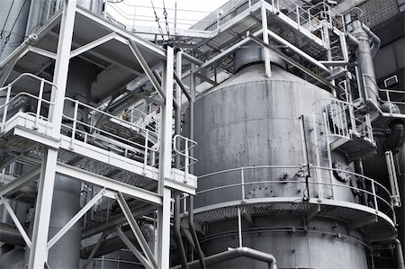 diesel - Pipes, tubes, machinery and steam turbine at a power plant Photographie de stock - Aubaine LD & Abonnement, Code: 400-06107688