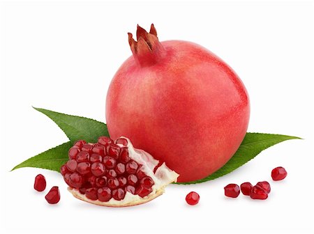 simsearch:400-06087589,k - Ripe pomegranate fruit with leaves and seeds isolated on white background Foto de stock - Royalty-Free Super Valor e Assinatura, Número: 400-06107791