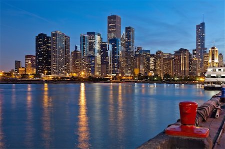 simsearch:400-04395039,k - Image of the Chicago downtown skyline at dusk. Foto de stock - Super Valor sin royalties y Suscripción, Código: 400-06108382