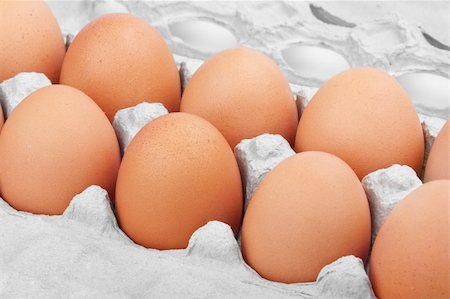 egg carton - Closeup of many fresh brown eggs in carton tray Photographie de stock - Aubaine LD & Abonnement, Code: 400-06108491