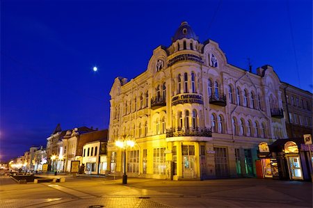 Street in the Center of Samara at Night, Russia Foto de stock - Royalty-Free Super Valor e Assinatura, Número: 400-06108785