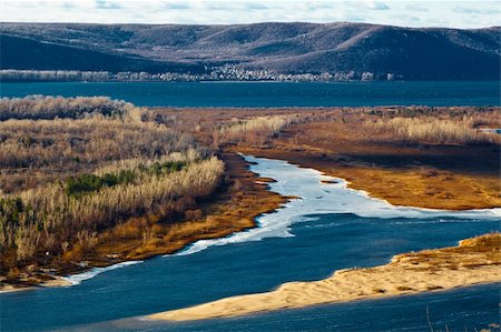 Panoramic View of Volga River Bend near Samara, Russia Foto de stock - Super Valor sin royalties y Suscripción, Código: 400-06108787