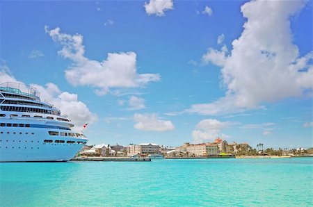 Beautiful cruise ship docked in Nassau - Bahamas Stock Photo - Budget Royalty-Free & Subscription, Code: 400-06109106