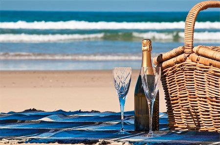 Picnic blanket,champagne,picnic basket and a beautiful tropical beach. Stock Photo - Budget Royalty-Free & Subscription, Code: 400-06101288