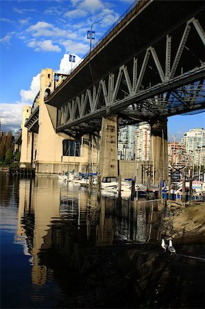 South side of Burrard Street Bridge on Burrard Inlet in Vancouver, British Columbia, Canada Foto de stock - Super Valor sin royalties y Suscripción, Código: 400-06101622