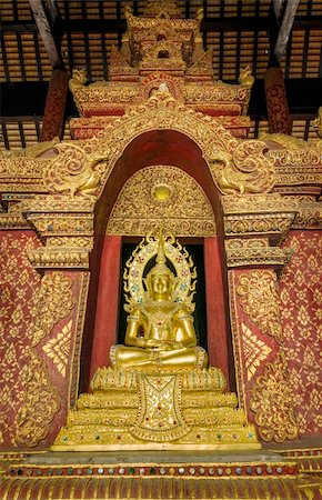 simsearch:400-05308012,k - Golden Buddha in church at Phra Singh Temple, Chiang Mai, Northern Thailand Fotografie stock - Microstock e Abbonamento, Codice: 400-06101755