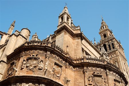 Detail of the gothic and baroque Cathedral of Seville and the famous bell tower called La Giralda that was previously a minaret of the Berber Almohad period in Spain. Photographie de stock - Aubaine LD & Abonnement, Code: 400-06101767