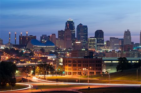 simsearch:400-05750559,k - Image of the Kansas City skyline at sunrise. Photographie de stock - Aubaine LD & Abonnement, Code: 400-06102404