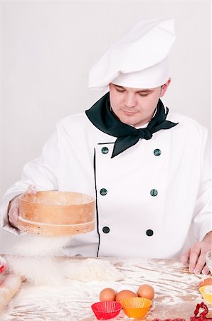 simsearch:400-04116514,k - Chef sifts through the flour to the dough Stockbilder - Microstock & Abonnement, Bildnummer: 400-06102913