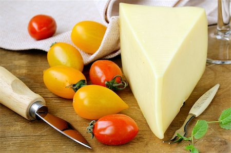 simsearch:400-06741554,k - piece of  cheese, tomato and cheese knife Foto de stock - Royalty-Free Super Valor e Assinatura, Número: 400-06103221