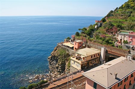 simsearch:400-07208859,k - Italy. Cinque Terre. Village of Riomaggiore. Railway station Foto de stock - Royalty-Free Super Valor e Assinatura, Número: 400-06103724