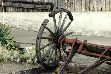 simsearch:400-05102252,k - Close up on an Old Antique & Broken Wagon Wheel Stock Photo - Budget Royalty-Free & Subscription, Code: 400-06127022