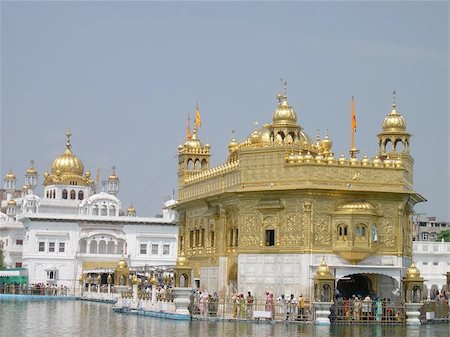 Holy shrine of Sikhs in Amritsar, India. Image shot in September 2005 Foto de stock - Super Valor sin royalties y Suscripción, Código: 400-06128681