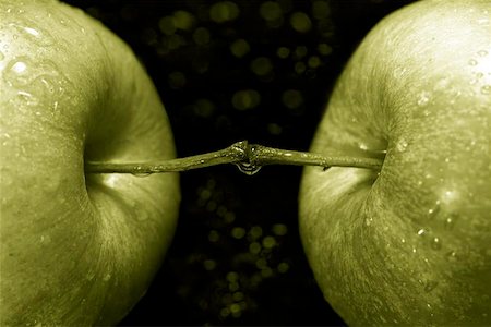 simsearch:859-06470151,k - green apples against a black background Stock Photo - Budget Royalty-Free & Subscription, Code: 400-06129710