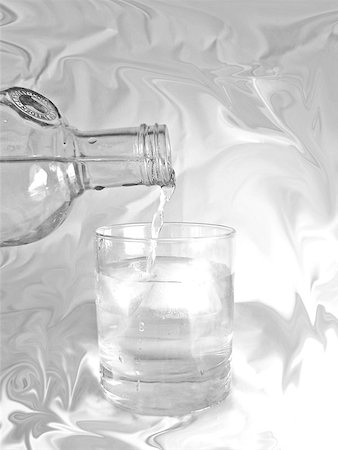 simsearch:400-06877048,k - a galss of ice vodka Foto de stock - Royalty-Free Super Valor e Assinatura, Número: 400-06134393