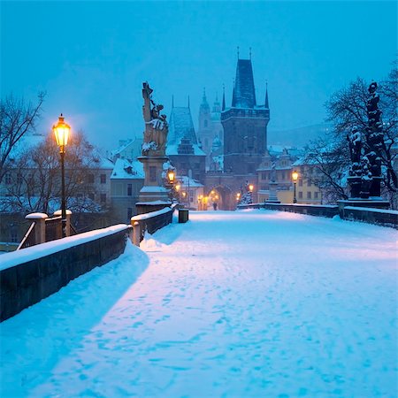 simsearch:400-05690668,k - Charles bridge in winter, Prague, Czech Republic Stockbilder - Microstock & Abonnement, Bildnummer: 400-06137965