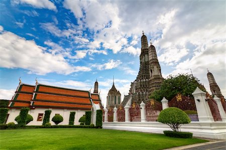 skyline bangkok destination - Temple Wat Arun in Bangkok in right side Stock Photo - Budget Royalty-Free & Subscription, Code: 400-06138974