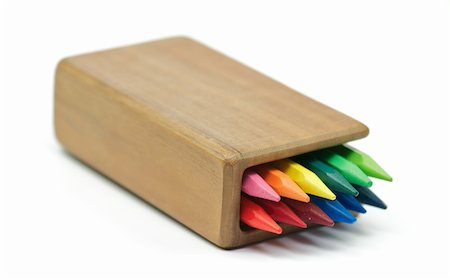 simsearch:400-04855702,k - RainbowColored pencils in wooden case isolated on white background Photographie de stock - Aubaine LD & Abonnement, Code: 400-06138984