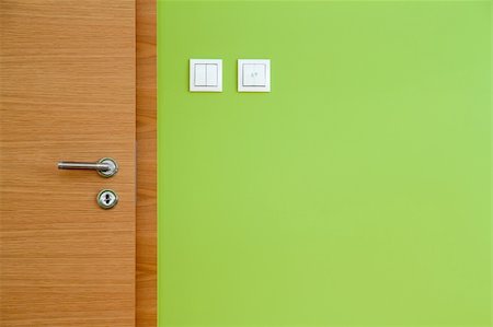 suljo (artist) - Wooden Door and Green Wall Copy Space Foto de stock - Royalty-Free Super Valor e Assinatura, Número: 400-06139379