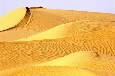 provincia di xinjiang - Landscape of golden desert in Xinjiang China Fotografie stock - Microstock e Abbonamento, Codice: 400-06139732