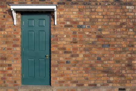 Single door into a house Photographie de stock - Aubaine LD & Abonnement, Code: 400-06130035