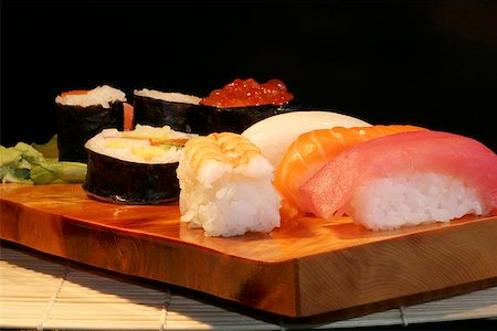 simsearch:400-04292843,k - A sushi plate Stock Photo - Budget Royalty-Free & Subscription, Code: 400-06130279