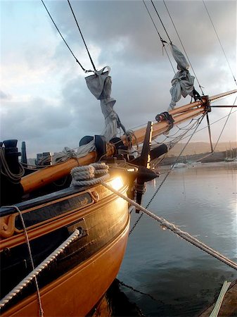 river conwy - a schooner at berth on the afon conwy, conwy, north wales Photographie de stock - Aubaine LD & Abonnement, Code: 400-06131333