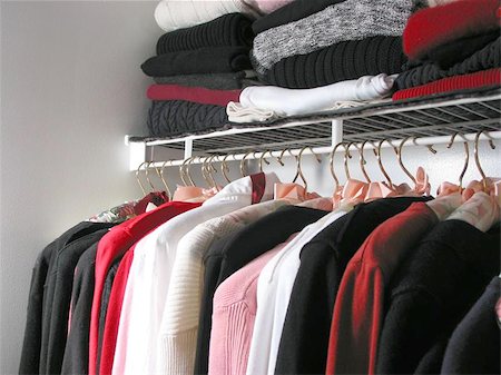 dresses closet - Closet full of clothes: "nothing to wear" Photographie de stock - Aubaine LD & Abonnement, Code: 400-06131473