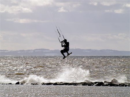 Kite surfing on Conwy Bay, Llandudno, North Wales in winter. Foto de stock - Super Valor sin royalties y Suscripción, Código: 400-06132415