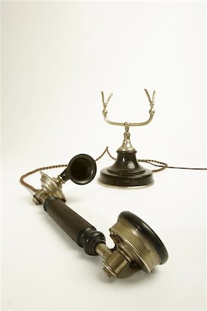 simsearch:400-03986450,k - old telephone Photographie de stock - Aubaine LD & Abonnement, Code: 400-06132681