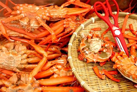 simsearch:622-02354225,k - Crabs and scissors on a plate Stock Photo - Budget Royalty-Free & Subscription, Code: 400-06132900