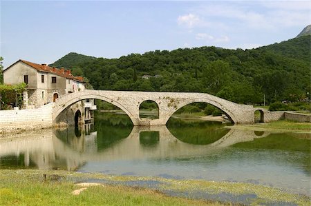 simsearch:400-04935476,k - old stone bridge in montenegro Fotografie stock - Microstock e Abbonamento, Codice: 400-06132912